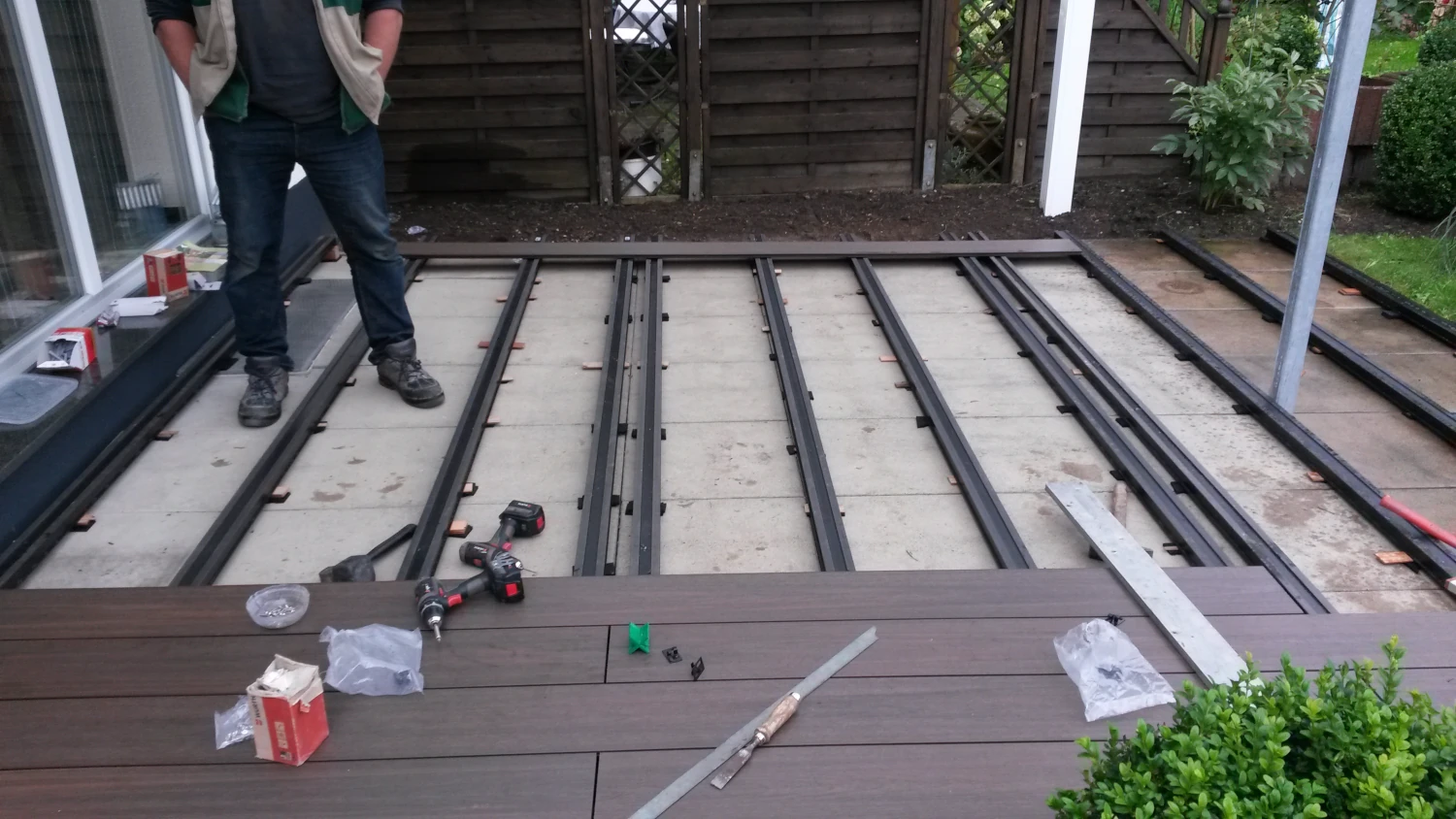 Kundenprojekt Terrassenverlegung in Arbeit, Ansicht Unterkonstruktion